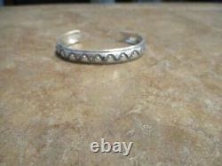 EARLY Vintage TOMMY SINGER (d.) Navajo Sterling Silver Overlay Design Bracelet