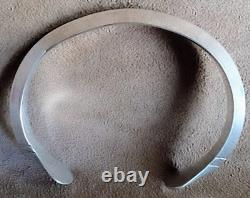 LARGE Sz VINTAGE NAVAJO HEAVY STERLING SILVER CARINATED KNIFE EDGE CUFF BRACELET
