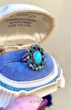 LOVELY Vintage Native American, Navajo Crafted Sterling Silver Turquoise Ring