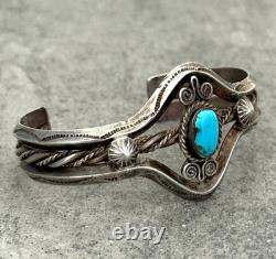 OLD Vintage Native American Navajo Turquoise HANDMADE CARINATED silver Bracelet