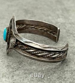 OLD Vintage Native American Navajo Turquoise HANDMADE CARINATED silver Bracelet