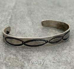 Old 30's VTG Native American Navajo Stamped ARROWS Hand Forged silver Bracelet