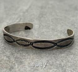 Old 30's VTG Native American Navajo Stamped ARROWS Hand Forged silver Bracelet