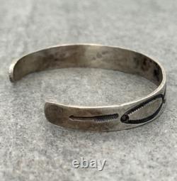 Old 30's VTG Native American Navajo Stamped ARROWS Hand Forged silver Bracelet