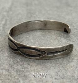Old 30's VTG Native American Navajo Stamped ARROWS Hand Forged silver Bracelet