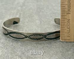 Old 30's VTG Native American Navajo Stamped ARROWS Hand Forged silver Bracelet