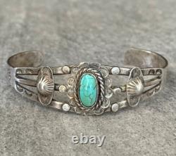 Old Vintage Native American Navajo Turquoise REPOUSSE Sterling silver Bracelet