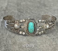 Old Vintage Native American Navajo Turquoise REPOUSSE Sterling silver Bracelet