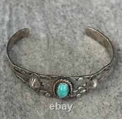 Old Vintage Native American Navajo Turquoise REPOUSSE Sterling silver Bracelet