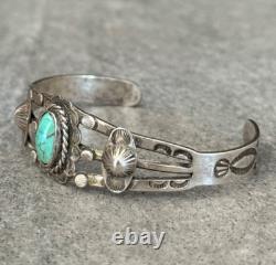 Old Vintage Native American Navajo Turquoise REPOUSSE Sterling silver Bracelet