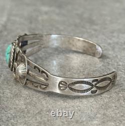 Old Vintage Native American Navajo Turquoise REPOUSSE Sterling silver Bracelet