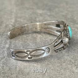 Old Vintage Native American Navajo Turquoise REPOUSSE Sterling silver Bracelet