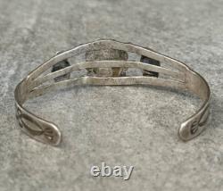 Old Vintage Native American Navajo Turquoise REPOUSSE Sterling silver Bracelet