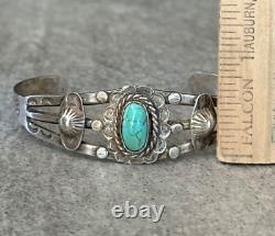 Old Vintage Native American Navajo Turquoise REPOUSSE Sterling silver Bracelet