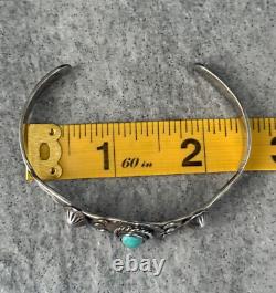 Old Vintage Native American Navajo Turquoise REPOUSSE Sterling silver Bracelet