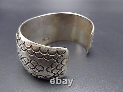 Signed CHEE Vintage NAVAJO Sterling Silver & CORAL Shadowbox Cuff BRACELET