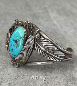 Vintage BEAUTIFUL Native American Navajo Turquoise Gem Sterling silver Bracelet