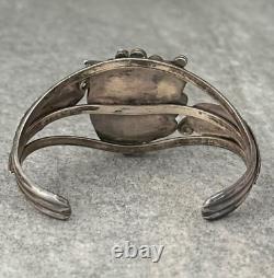 Vintage BEAUTIFUL Native American Navajo Turquoise Gem Sterling silver Bracelet