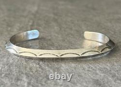 Vintage Native American Navajo Carinated Sterling Knife Edge Bracelet 7