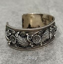 Vintage Native American Navajo L PATON Flowers Leaves Sterling silver Bracelet