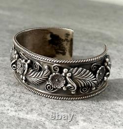 Vintage Native American Navajo L PATON Flowers Leaves Sterling silver Bracelet