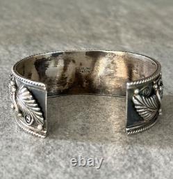 Vintage Native American Navajo L PATON Flowers Leaves Sterling silver Bracelet
