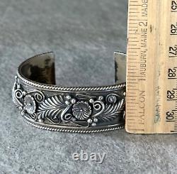 Vintage Native American Navajo L PATON Flowers Leaves Sterling silver Bracelet