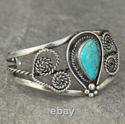 Vintage Native American Navajo Turquoise Sterling silver Bracelet cuff