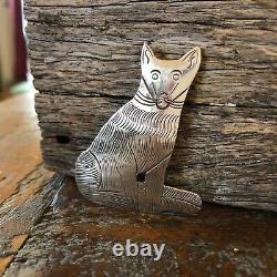 Vintage Native American Solid Sterling Silver Sitting Wolf Brooch Fine Jewellery