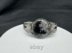 Vintage Native American Sterling Silver Agate Cuff Bracelet
