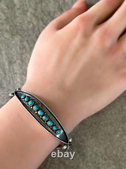 Vintage Native American Zuni Turquoise Sterling silver Bracelet SIGNED