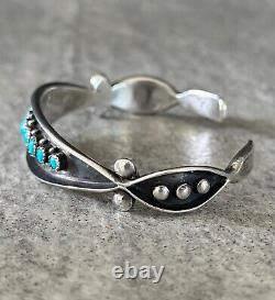 Vintage Native American Zuni Turquoise Sterling silver Bracelet SIGNED