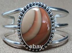 Vintage Navajo Native American Sterling Silver & Fine Banded Agate Cuff Bracelet