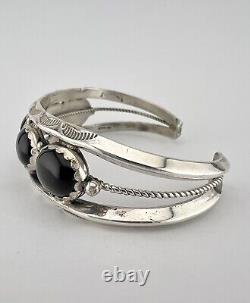 Vtg Navajo Sterling Silver Black Onyx 1 Row Cluster Stamped Cuff Bracelet 33g