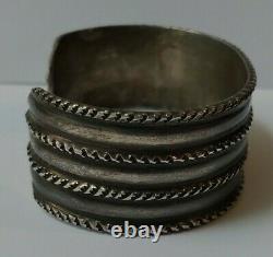 Weighty Vintage Ribbed Chisled Navajo Indian Silver Cuff Bracelet