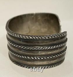 Weighty Vintage Ribbed Chisled Navajo Indian Silver Cuff Bracelet