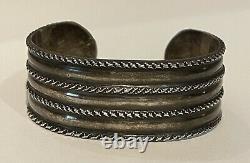 Weighty Vintage Ribbed Chisled Navajo Indian Silver Cuff Bracelet